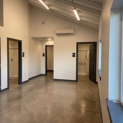 Locker Room Fitness - Bathrooms, lobby