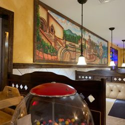 Don Chuy's Mexican Grill - Decor