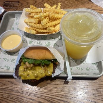 Shake Shack Montgomeryville - Single shack burger with crispy onions and mango lemonade - Burgers Near Me - North Wales, Pennsylvania Shake Shack Montgomeryville - Single shack burger with crispy onions and mango lemonade - Burgers Near Me - North Wales, Pennsylvania