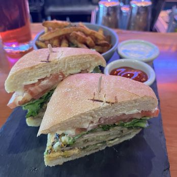 Purgatory Whiskey Bar & Craft Beer - Grilled chicken sandwich - Whiskey Bars Near Me - Tracy, California