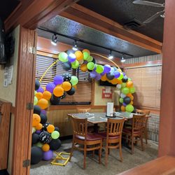 Pizza Hut - Balloon arch