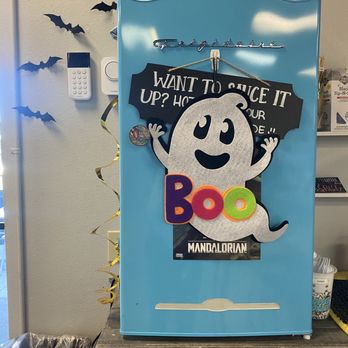 Coffee N’ Comics - Vintage refrigerator, functional - Coffee & Tea Near Me - Reno, Nevada