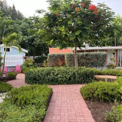 Tropical Cottages