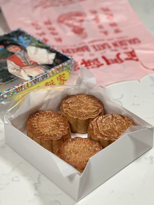 Golden Gate Bakery by null