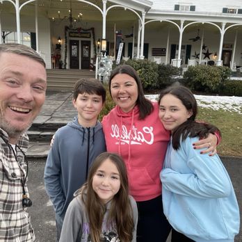 Winter Clove Inn - Nieces and nephews galore - Hotels Near Me - Round Top, New York Winter Clove Inn - Nieces and nephews galore - Hotels Near Me - Round Top, New York