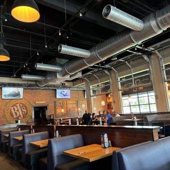 BJ's Restaurant & Brewhouse - New American Near Me - Melbourne, Florida