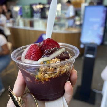 Oakberry Acai - Crunchy Bowl - Acai Bowls Near Me - Los Angeles, California Oakberry Acai - Crunchy Bowl - Acai Bowls Near Me - Los Angeles, California