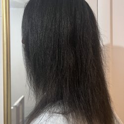 Jo's Hair Care Dominican Salon - Look at how frizzy and dry this look like. Not even 30 minutes after leaving the salon.