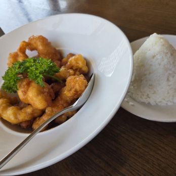 Naree Thai Restaurant - Tangerine chicken with side of rice - Thai Near Me - Long Beach, California