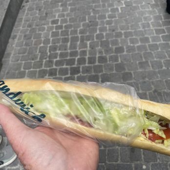Twiny Station - Salami Sandwich - Sandwiches Near Me - Luzern, LU Twiny Station - Salami Sandwich - Sandwiches Near Me - Luzern, LU