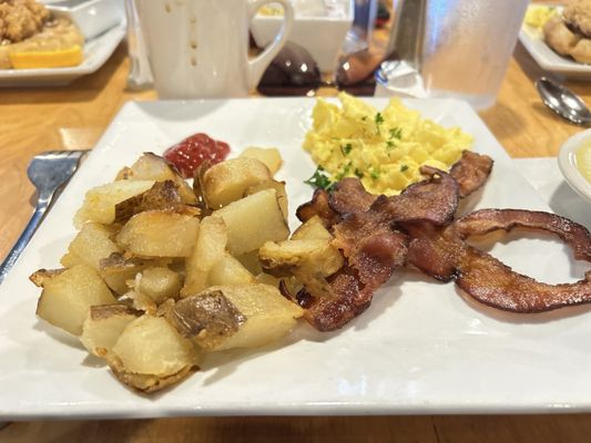 Shugga Hi Bakery & Cafe by null