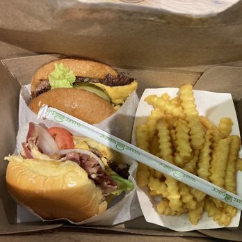 Shake Shack The Terminal - Burgers and fries in a bag ... - Burgers Near Me - Pittsburgh, Pennsylvania Shake Shack The Terminal - Burgers and fries in a bag ... - Burgers Near Me - Pittsburgh, Pennsylvania