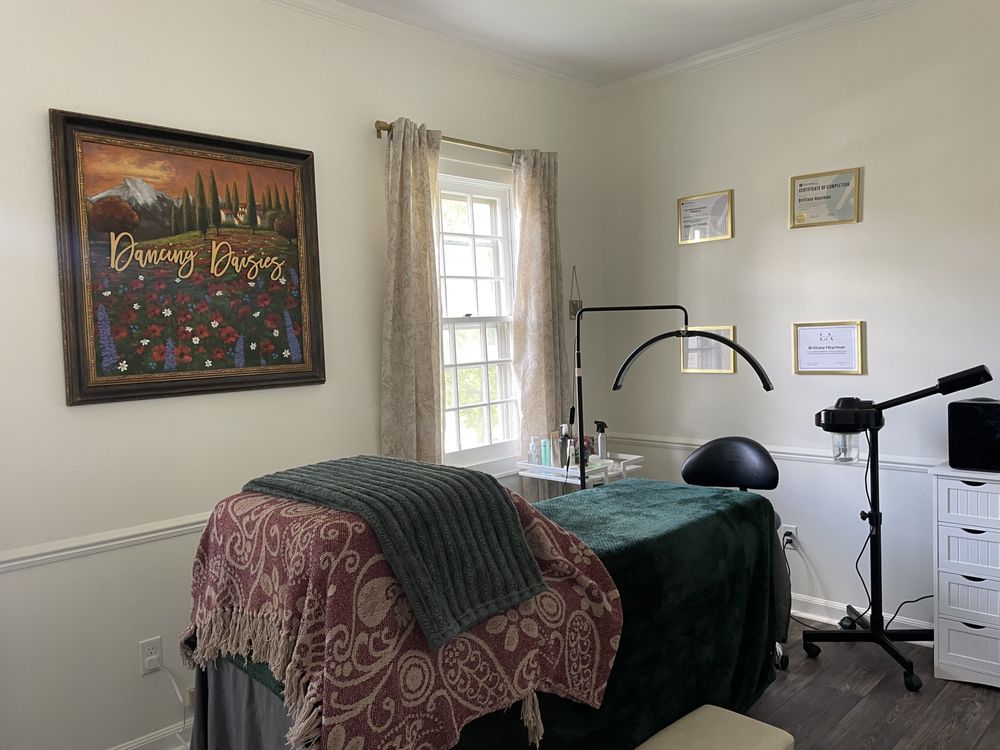 Dancing Daisies Aesthetics Logo