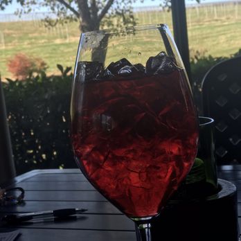 Harvest Grill - Hibiscus berry green tea - New American Near Me - Dobson, North Carolina