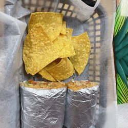 Guadalajara Taqueria Y Carniceria - Chicken burrito with Chips
