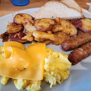 @ The Diner - Cheese scrambled eggs with house potatoes and chicken sausage - Coffee & Tea Near Me - Orlando, Florida @ The Diner - Cheese scrambled eggs with house potatoes and chicken sausage - Coffee & Tea Near Me - Orlando, Florida