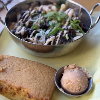 Fungi Foods - Loaded BBQ Cajun Mac & Cornbread - Vegan Near Me - Oakland, California