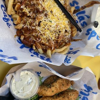 Splash Cafe - Fish and Chips Chili Fries and Cheese - American Near Me - Pismo Beach, California