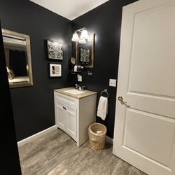 Ivy Manor Inn - Room 11 Bathroom