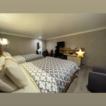 Castle Inn - The other corner of the room, showing the tv - Hotels Near Me - San Francisco, California
