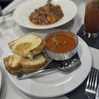 Gordon Beirsch Brewery - Grilled cheese & spicy tomato soup - Breweries Near Me - Atlanta, Georgia
