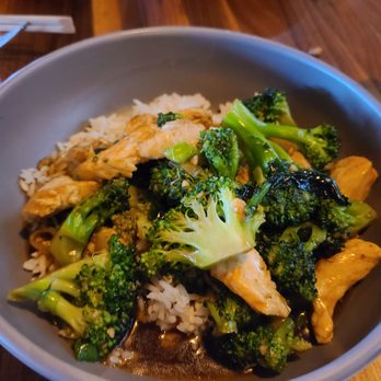 P.F. Chang's - Ginger Chicken Bowl - Chinese Near Me - Schaumburg, Illinois P.F. Chang's - Ginger Chicken Bowl - Chinese Near Me - Schaumburg, Illinois