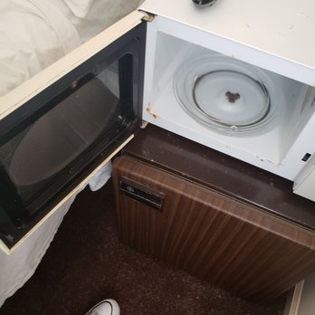 Summer Place Hotel - Rusty microwave. Not even sure it's been wiped down or cleaned recently. - Hotels Near Me - Rehoboth Beach, Delaware