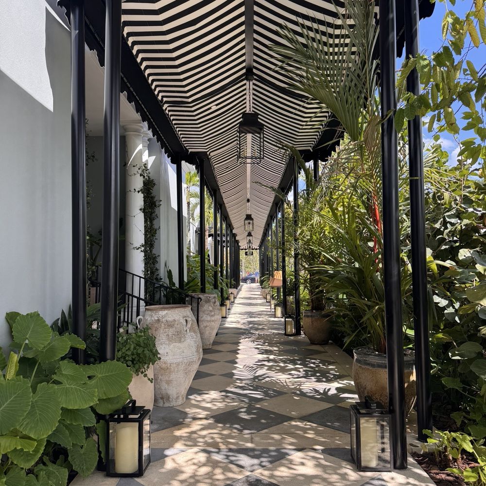 Tutto Mare - Entranceway - Mediterranean Near Me - Palm Beach, Florida