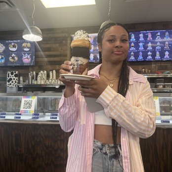 The Yard Milkshake Bar - Doughnut n coffee - Ice Cream & Frozen Yogurt Near Me - Destin, Florida