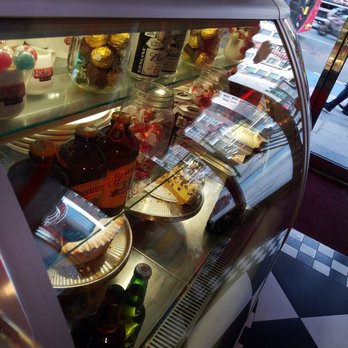 Big Moe's Diner - Front counter - Diners Near Me - London, XGL