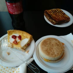Columbus Café - Croque-monsieur, tarte salée et english toast au saumon