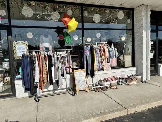 LouLou's Boutique by null