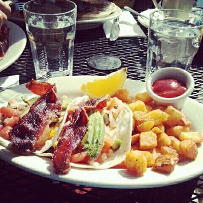 Greenlake Bar & Grill by null