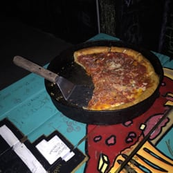 Gino's East Of Chicago - Chicago fire y mitad de 4 quesos
