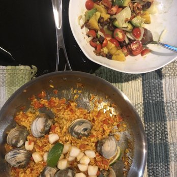 Cozymeal - Authentic Paella with Avocado Orange Salad - Cooking Classes Near Me - Chicago, Illinois