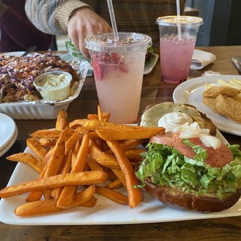 Trio Plant-based - Fiesta burger & sweet potato fries - Vegan Near Me - Minneapolis, Minnesota