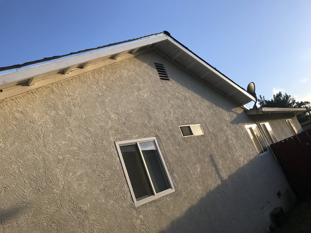 Slide of Francos Roofing