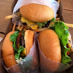 Pier Burger - Cheeseburgers and fries