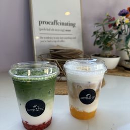 Strawberry matcha tea latte, orange bianco - IG @bougiefoodieboi
