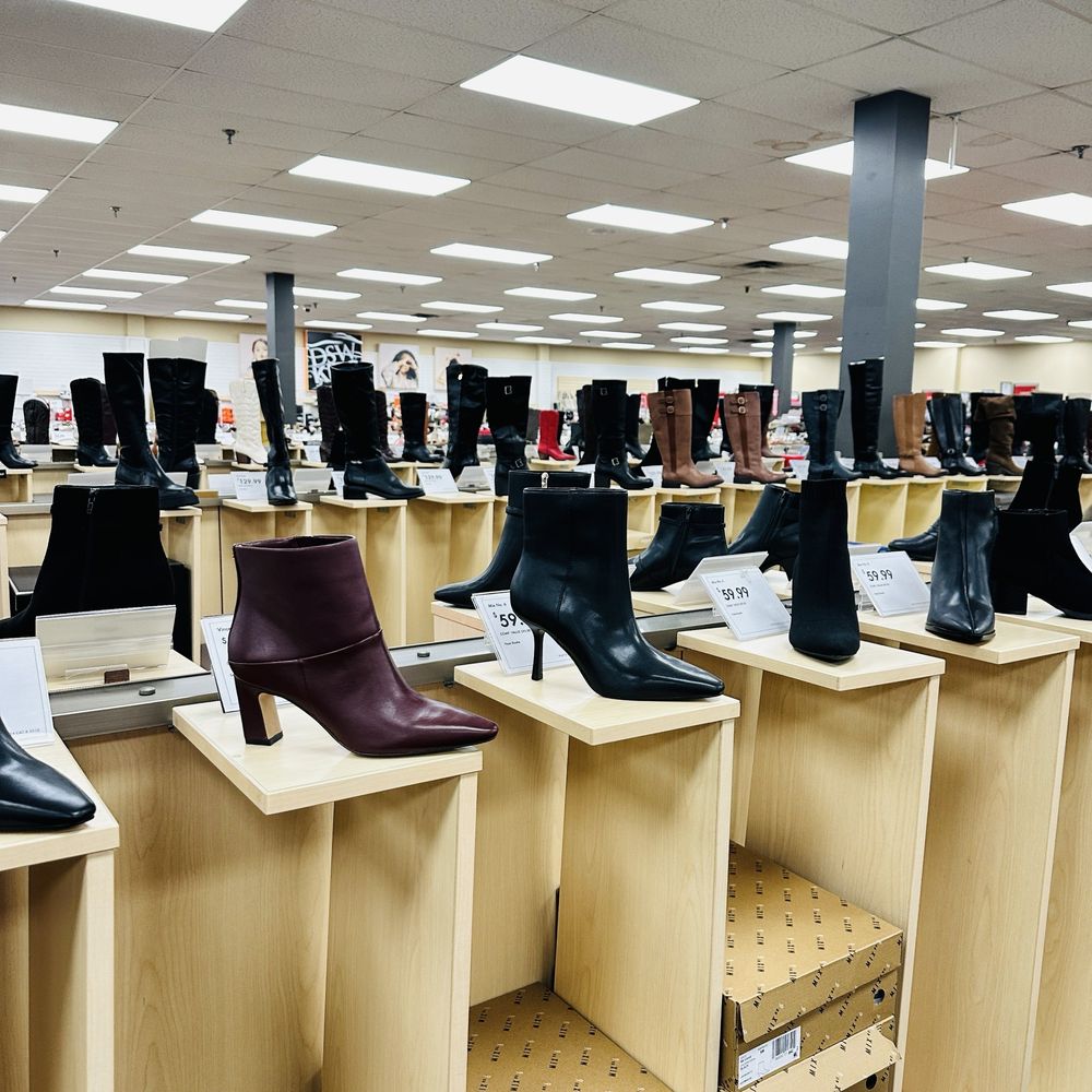 DSW Designer Shoe Warehouse - Shoe Stores Near Me - Germantown, Tennessee