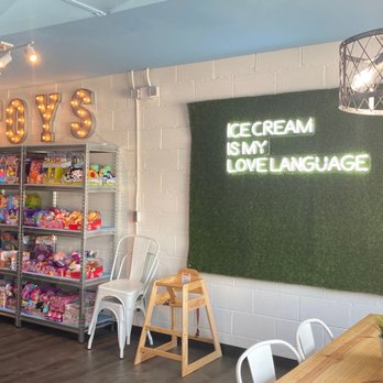 Carolina Scoops Ice Cream - ice cream shop - Ice Cream & Frozen Yogurt Near Me - Pineville, North Carolina