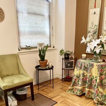 Eight Red Garnets - Acupuncture Clinic - Acupuncture Near Me - New York, New York Eight Red Garnets - Acupuncture Clinic - Acupuncture Near Me - New York, New York