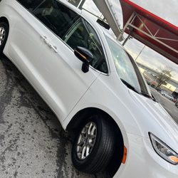 Avis - Dripping wet car , see under it too. After 45 min wait for it ! This is how they give it to us