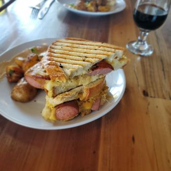 Rebel Hill Brewing - Kielbasa panini - Brewpubs Near Me - Phoenixville, Pennsylvania Rebel Hill Brewing - Kielbasa panini - Brewpubs Near Me - Phoenixville, Pennsylvania