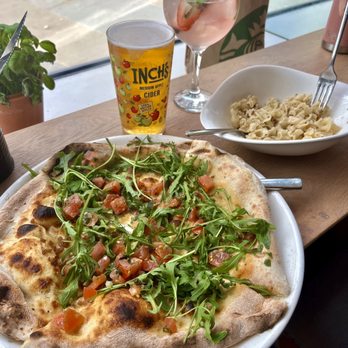 Vapiano - Food: Pizza Fontina (left), Caccio e Pepe with Campanelle pasta (right) Drinks: Inches Cider (left), Light Pink Spritz (right) - Italian Near Me - Edinburgh, EDH