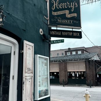 Henry's On The Market - Nice place - Bars Near Me - Charleston, South Carolina Henry's On The Market - Nice place - Bars Near Me - Charleston, South Carolina