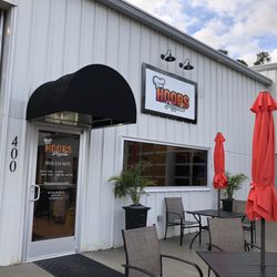Hoops Pizzeria - Outside