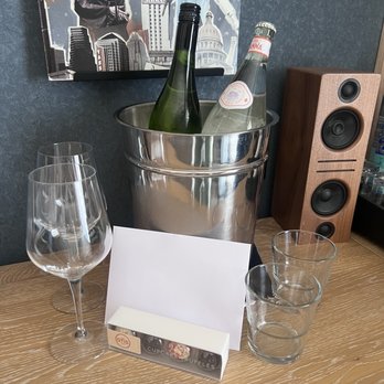 The Otis Hotel Austin, Autograph Collection - Complimentary birthday bottle of wine - Hotels Near Me - Austin, Texas The Otis Hotel Austin, Autograph Collection - Complimentary birthday bottle of wine - Hotels Near Me - Austin, Texas