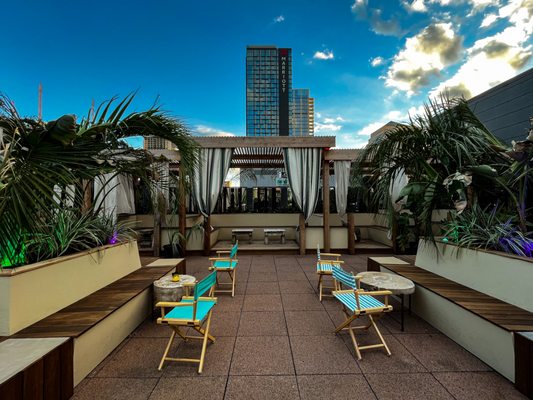 Reina Rooftop by null