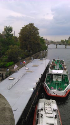 Square du Vert-Galant by null